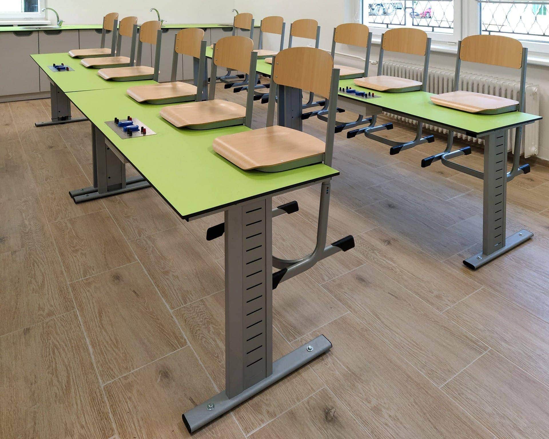 Přírodní vědy v „zelené učebně“ – Gymnázium Bilíkova Bratislava GYMNAZIUM BILIKOVA 01 odborné učebny