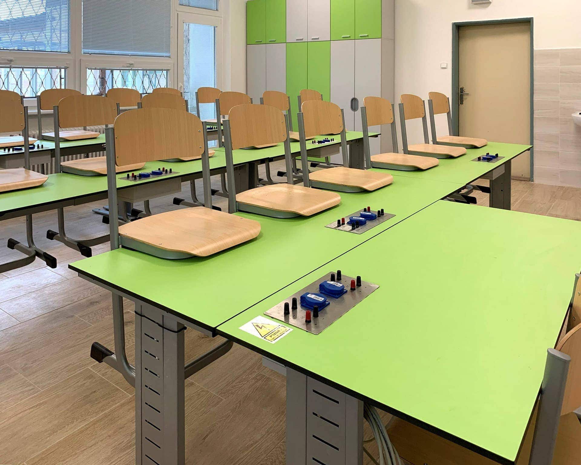 Přírodní vědy v „zelené učebně“ – Gymnázium Bilíkova Bratislava GYMNAZIUM BILIKOVA 02 přírodní vědy