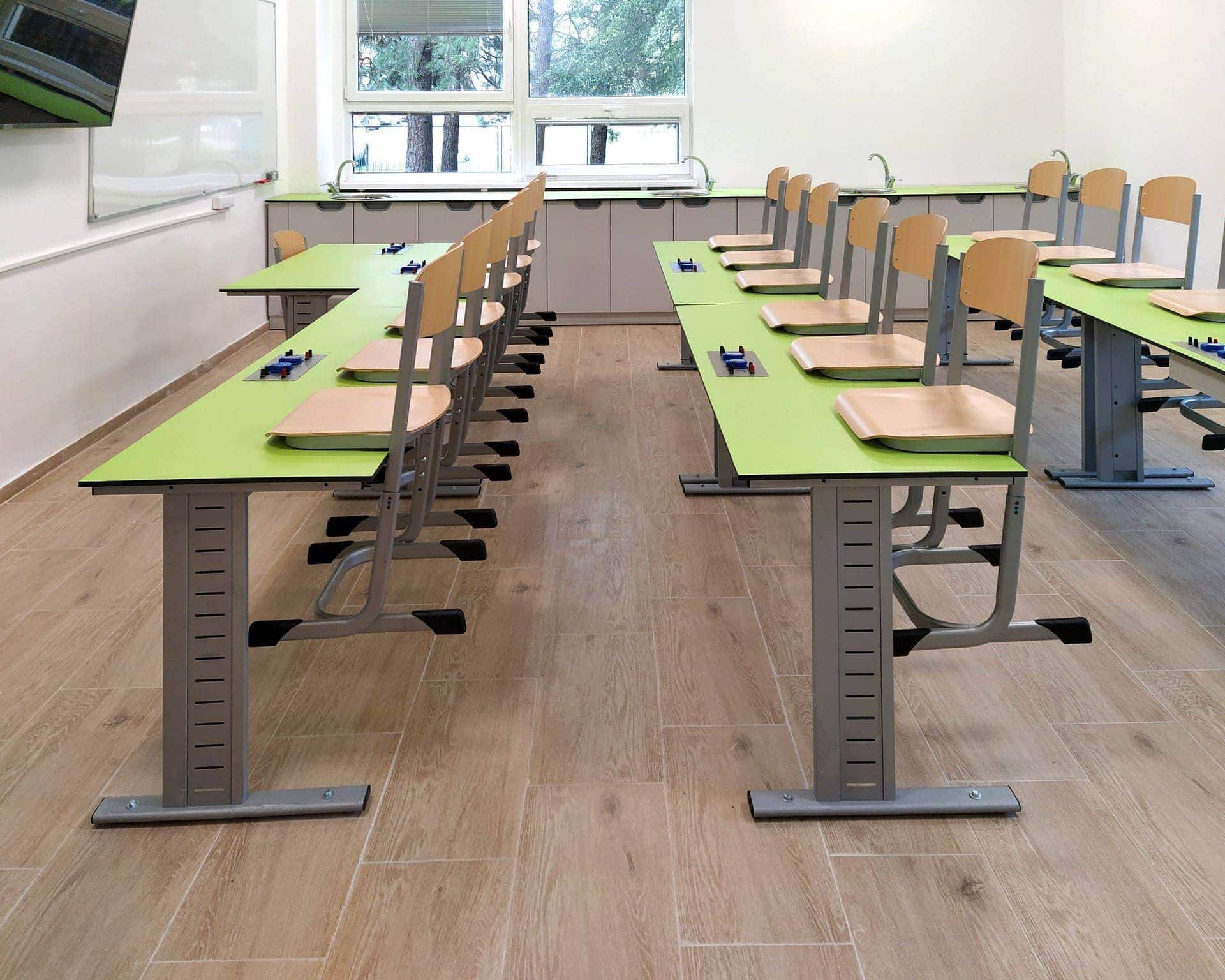 Přírodní vědy v „zelené učebně“ – Gymnázium Bilíkova Bratislava GYMNAZIUM BILIKOVA 03 přírodní vědy