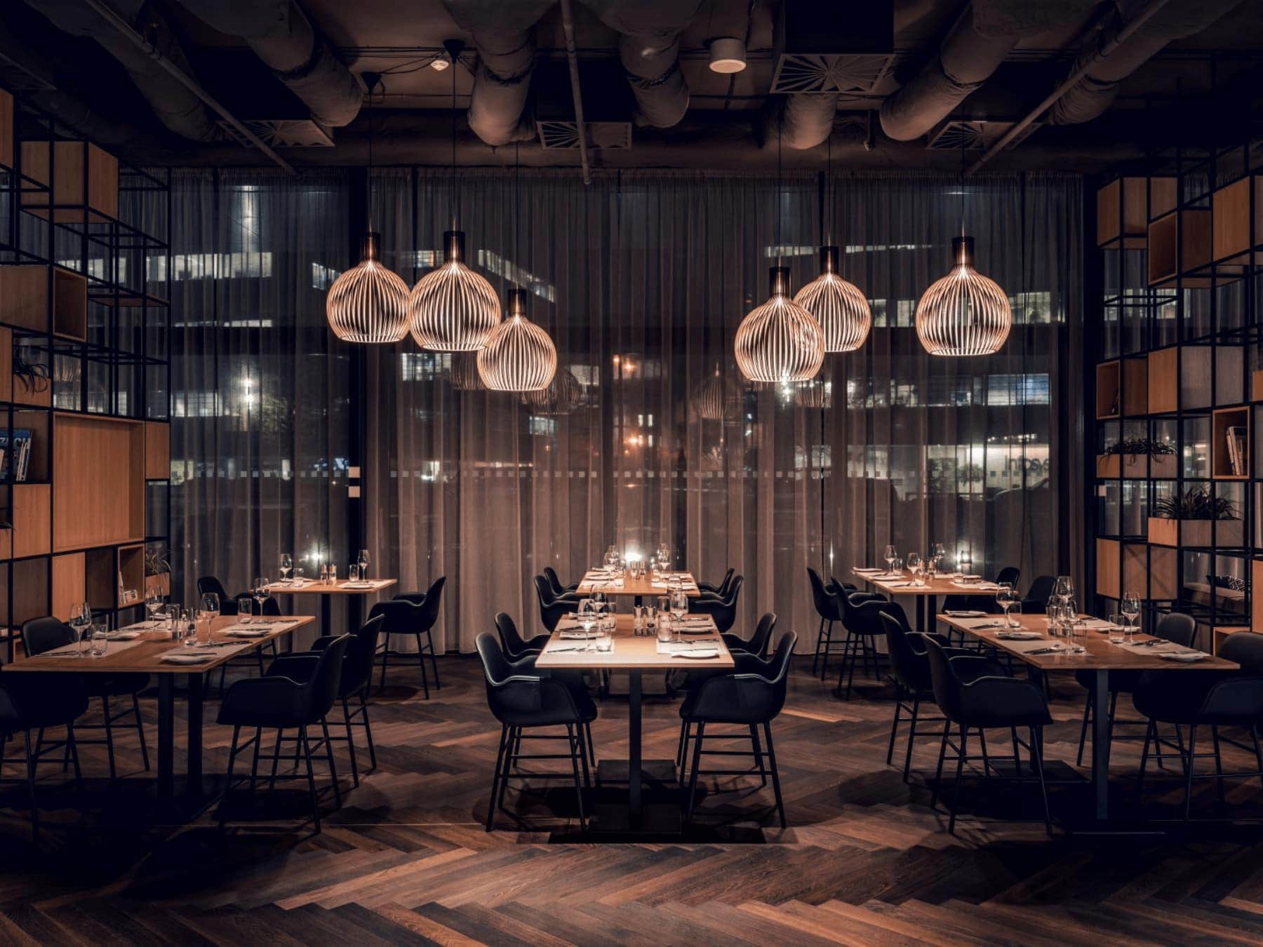 Zařizujeme interiéry. A zdaleka nejen školní… interiéry a nábytek do restaurací