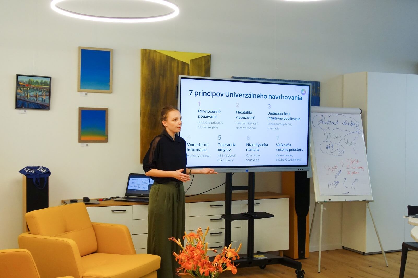 Seminář Prostory pro vzdělávání v Bratislavě Přednášející na semináři na téma Prostory pro vzdělávání uspořádaném společností MY DVA.